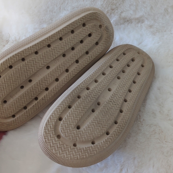 🌿CUSHION CLOADFOAM SANDALS🌿 - Picture 4 of 5